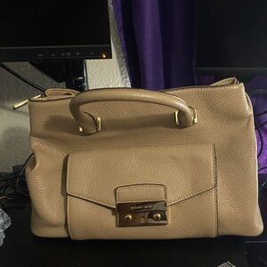 Elegant Tan Leather Handbag